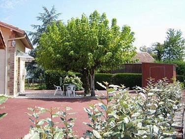 Suy Broye ! Location de vacance Hostens, Sud Gironde. Terrasse ombrage.